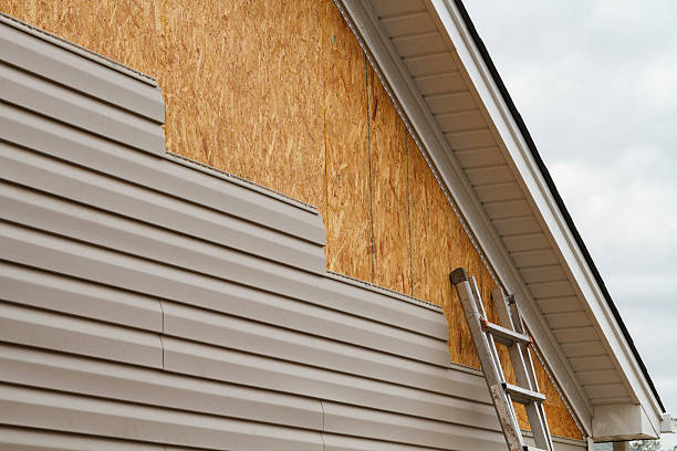 Professional Vinyl Siding technician working in Ellenboro, NC